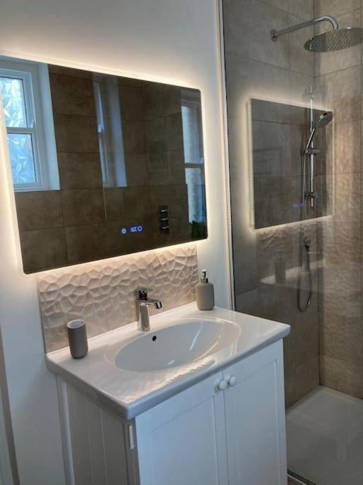 Garden Apartment, Central Harrogate With Parking Экстерьер фото
